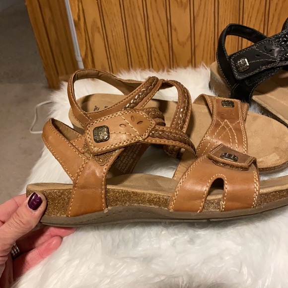 Both pair. Same design Black and Tan size 10 - Picture 2 of 6